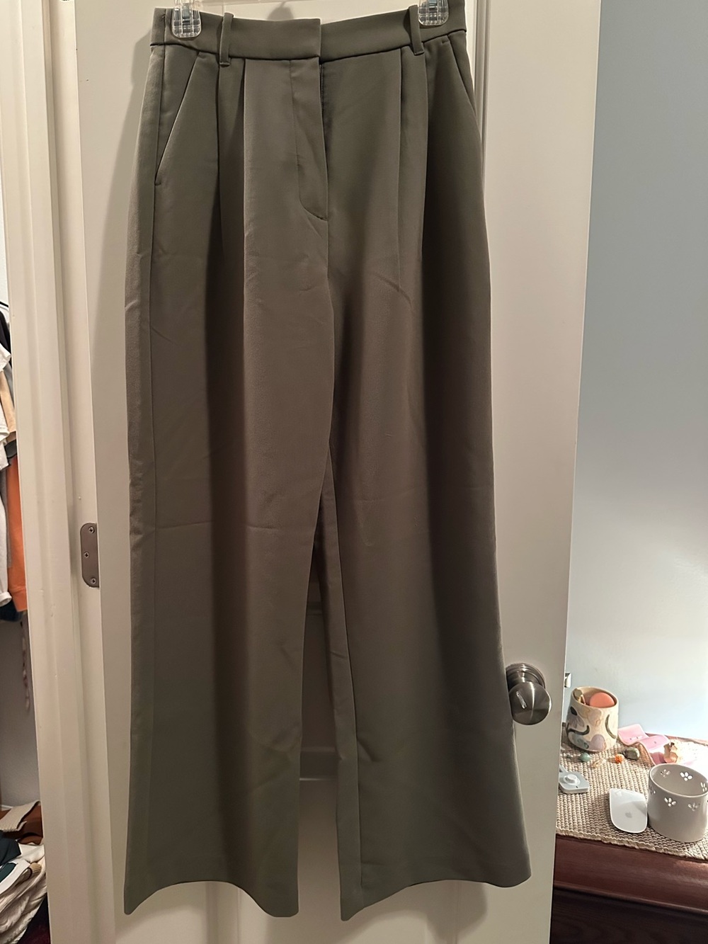 A&F Sloane Tailored Wide Leg Pant CURVE Olive Green - Picture 4 of 5